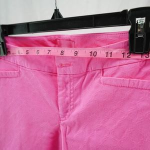 Pink embossed design Lilly pulitzer capri